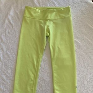 Women’s medium Alo Capri leggings
